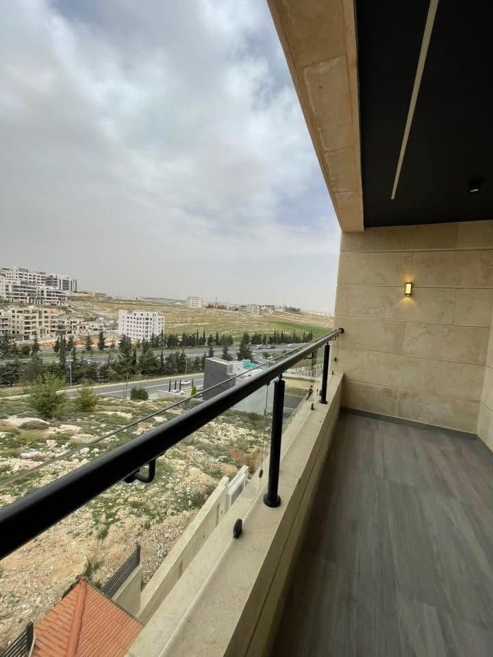 listing card gallery