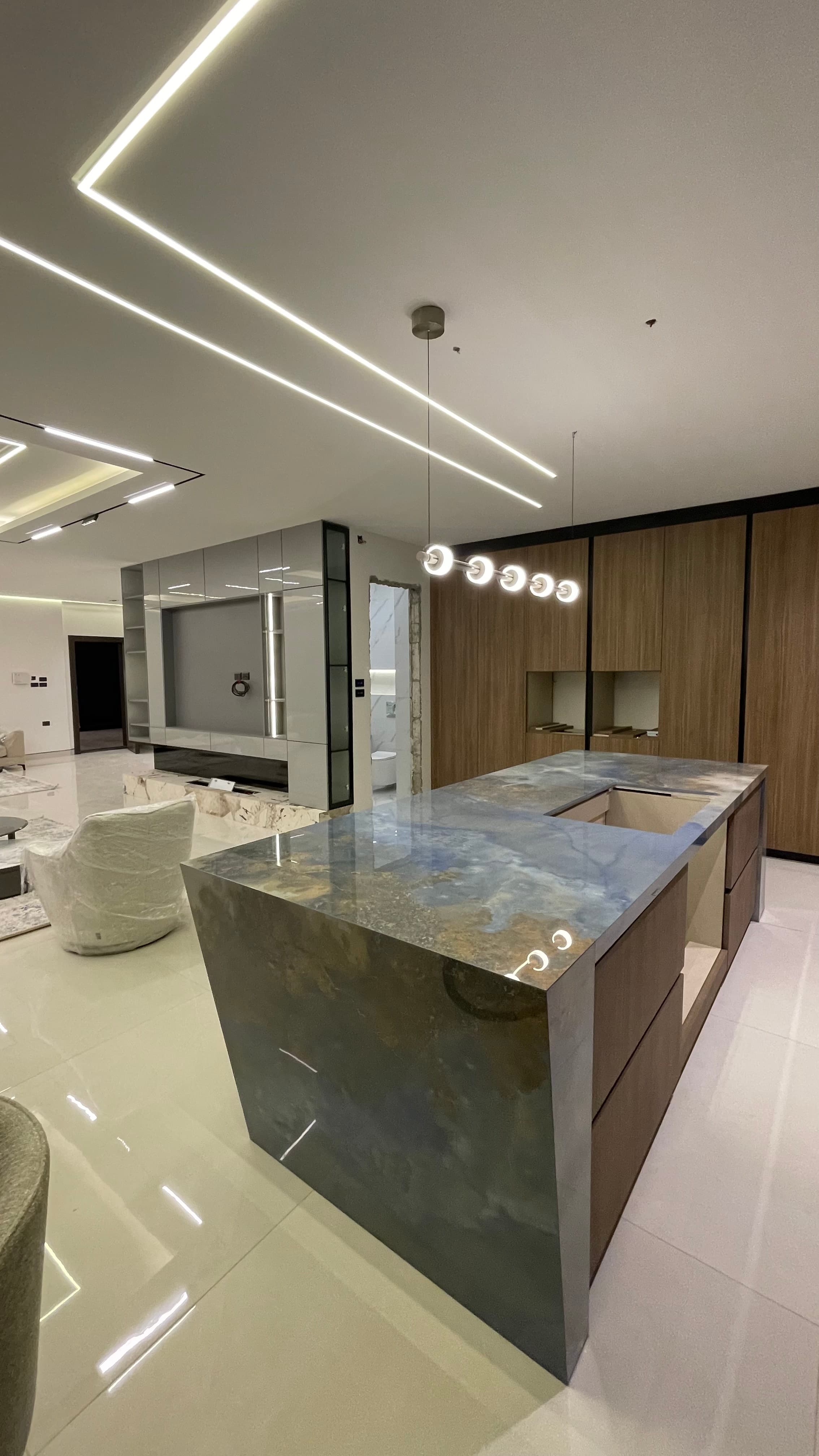 listing card gallery